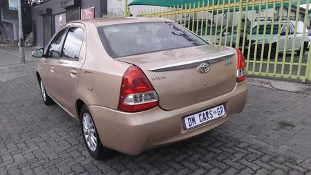 2017-Toyota-Etios-15-XS-5-dr-manual_11