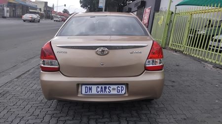 2017-Toyota-Etios-15-XS-5-dr-manual_12