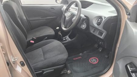 2017-Toyota-Etios-15-XS-5-dr-manual_3