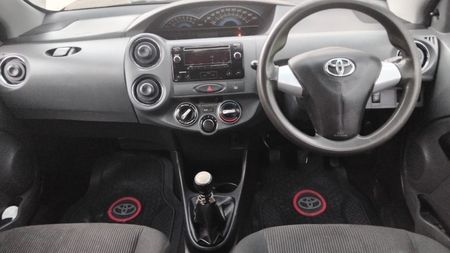 2017-Toyota-Etios-15-XS-5-dr-manual_7