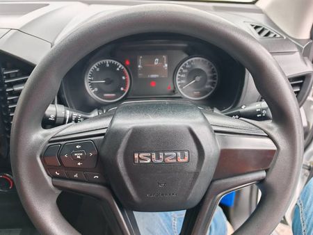2023-Isuzu-D-Max-19-DDI-HR-L-Double-Cab_9