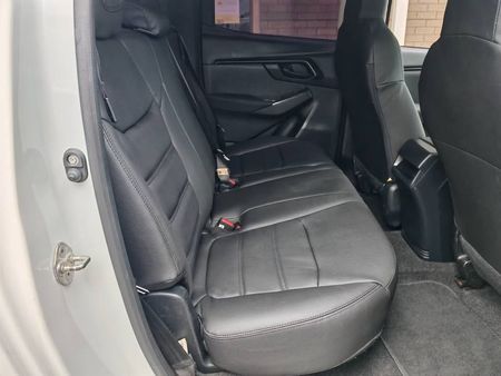 2023-Isuzu-D-Max-19-DDI-HR-L-Double-Cab_4