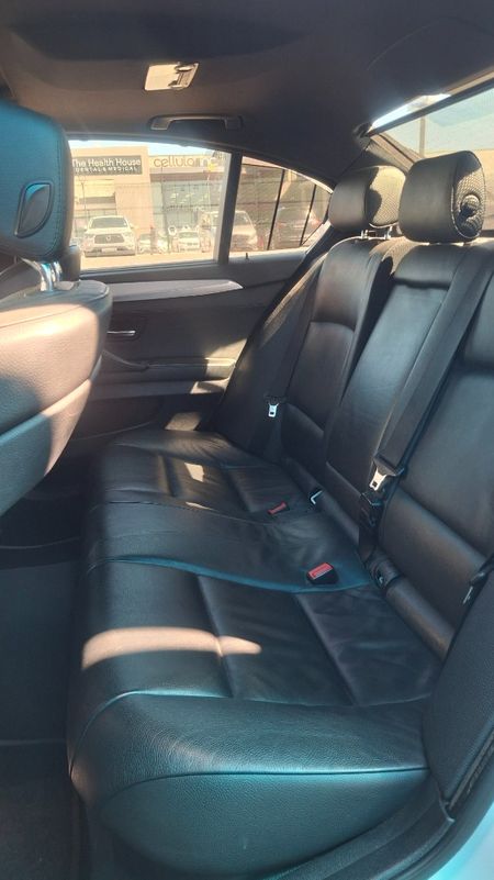 2011-BMW-5-Series-530d-Auto_5