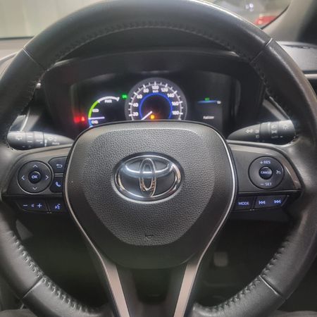 2021-Toyota-Corolla-Cross-18-XS-Hybrid_9