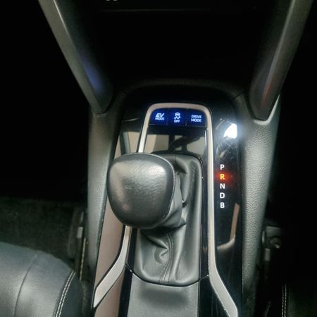 2021-Toyota-Corolla-Cross-18-XS-Hybrid_12