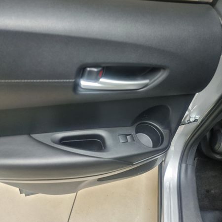 2021-Toyota-Corolla-Cross-18-XS-Hybrid_19