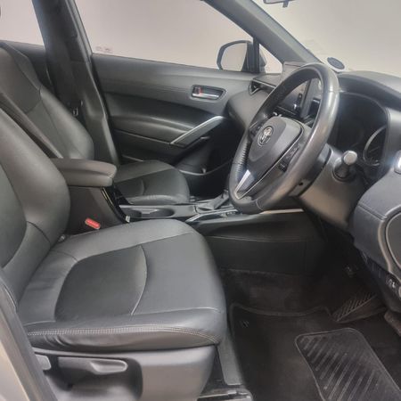 2021-Toyota-Corolla-Cross-18-XS-Hybrid_7