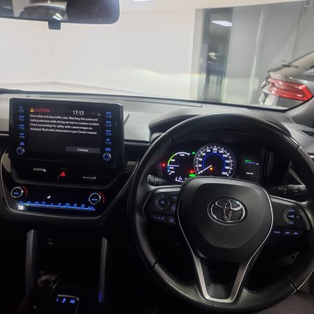 2021-Toyota-Corolla-Cross-18-XS-Hybrid_8