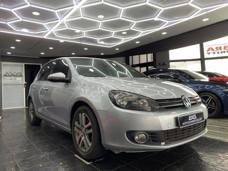 2011-Volkswagen-Golf-VI-14-TSI-Comfortline_0