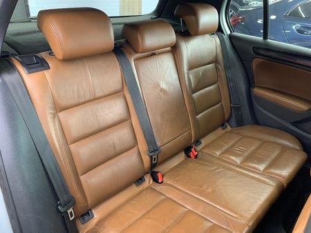 2011-Volkswagen-Golf-VI-14-TSI-Comfortline_9