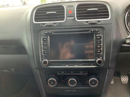 2011-Volkswagen-Golf-VI-14-TSI-Comfortline_11