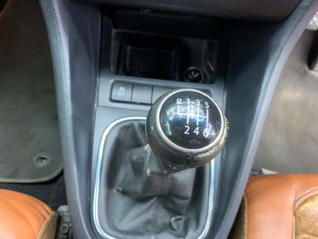 2011-Volkswagen-Golf-VI-14-TSI-Comfortline_12