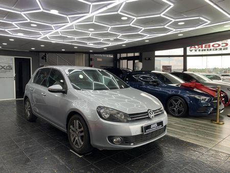 2011-Volkswagen-Golf-VI-14-TSI-Comfortline_1