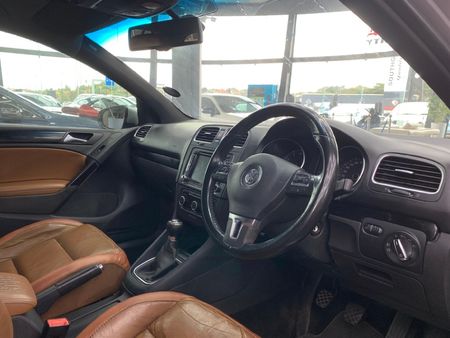2011-Volkswagen-Golf-VI-14-TSI-Comfortline_7