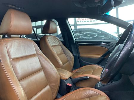 2011-Volkswagen-Golf-VI-14-TSI-Comfortline_8