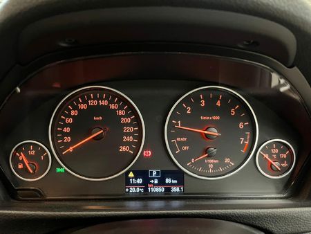 2012-BMW-3-Series-320i-Luxury-Auto_10