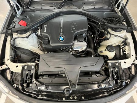 2012-BMW-3-Series-320i-Luxury-Auto_12