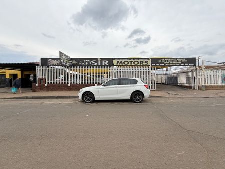 2013-BMW-1-Series-116i-5-dr-Auto_10