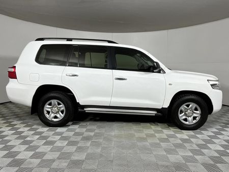 2019-Toyota-Land-Cruiser-200-45-D-V8-GX-Auto_11