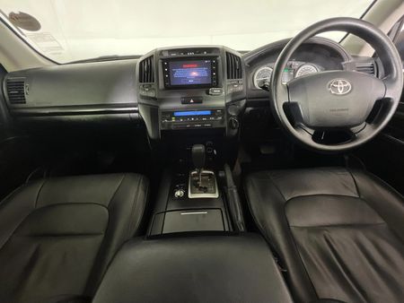 2019-Toyota-Land-Cruiser-200-45-D-V8-GX-Auto_1