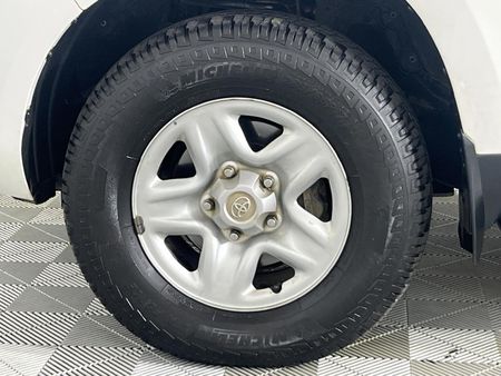 2019-Toyota-Land-Cruiser-200-45-D-V8-GX-Auto_3