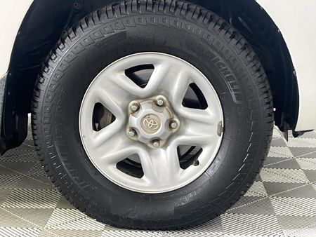 2019-Toyota-Land-Cruiser-200-45-D-V8-GX-Auto_4