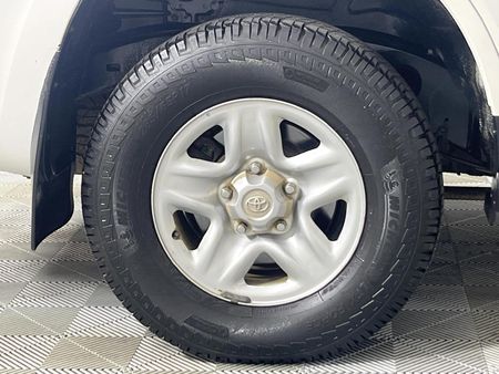 2019-Toyota-Land-Cruiser-200-45-D-V8-GX-Auto_6