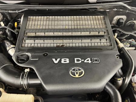 2019-Toyota-Land-Cruiser-200-45-D-V8-GX-Auto_8