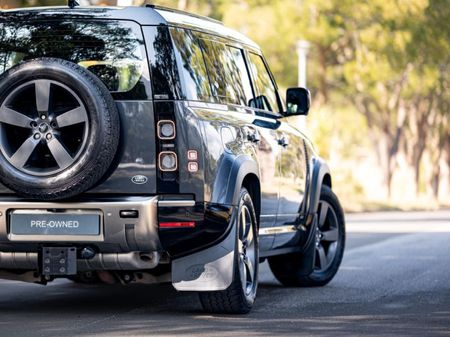 2021-Land-Rover-Defender-110-D300-X-221kW_18