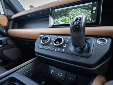 2021-Land-Rover-Defender-110-D300-X-221kW_21
