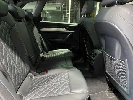 2024-Audi-SQ5-quattro-Auto-Black-Edition_9