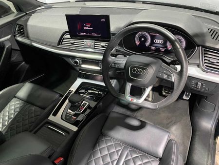 2024-Audi-SQ5-quattro-Auto-Black-Edition_10