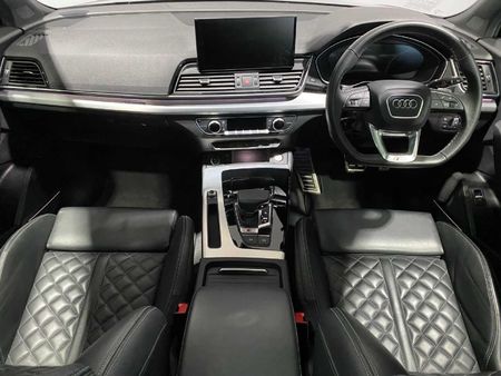 2024-Audi-SQ5-quattro-Auto-Black-Edition_13