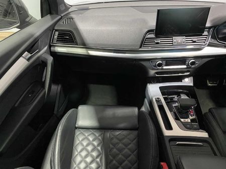 2024-Audi-SQ5-quattro-Auto-Black-Edition_14