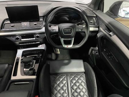 2024-Audi-SQ5-quattro-Auto-Black-Edition_17
