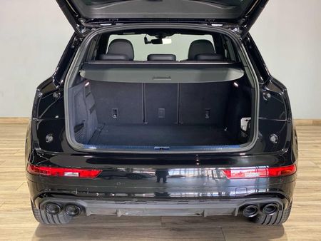 2024-Audi-SQ5-quattro-Auto-Black-Edition_18
