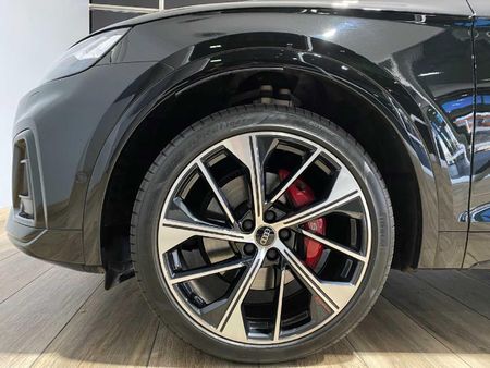 2024-Audi-SQ5-quattro-Auto-Black-Edition_25