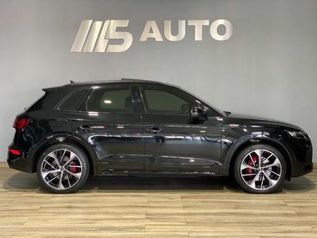 2024-Audi-SQ5-quattro-Auto-Black-Edition_3