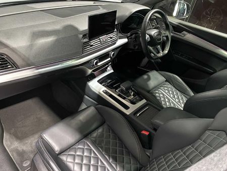 2024-Audi-SQ5-quattro-Auto-Black-Edition_6