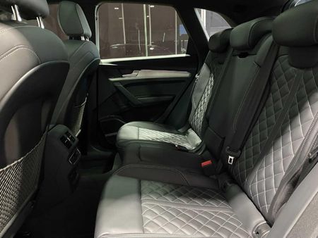 2024-Audi-SQ5-quattro-Auto-Black-Edition_8