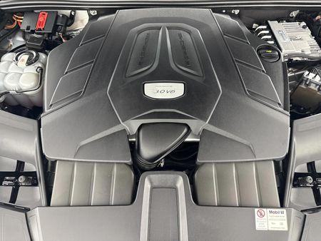 2018-Porsche-Cayenne-Auto_12