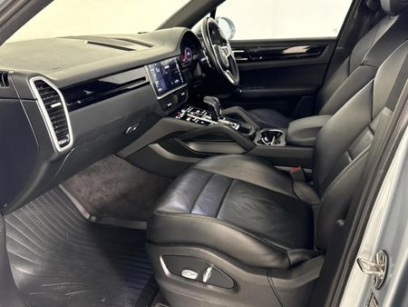 2018-Porsche-Cayenne-Auto_8