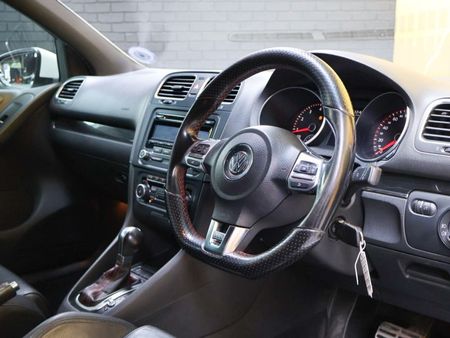 2012-Volkswagen-Golf-VI-GTI-20-TSI-Auto_9