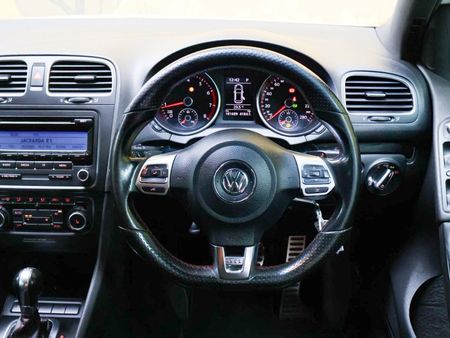 2012-Volkswagen-Golf-VI-GTI-20-TSI-Auto_10
