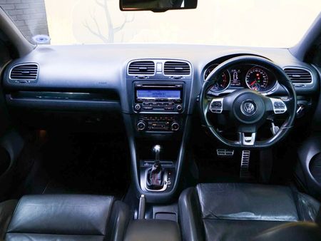 2012-Volkswagen-Golf-VI-GTI-20-TSI-Auto_11