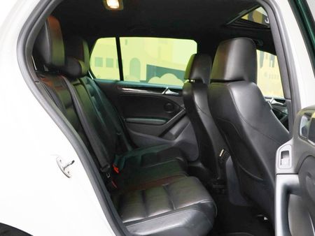 2012-Volkswagen-Golf-VI-GTI-20-TSI-Auto_12
