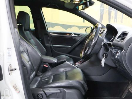 2012-Volkswagen-Golf-VI-GTI-20-TSI-Auto_13