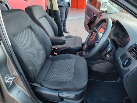 2022-Volkswagen-Polo-Vivo-14-Comfortline-5-dr_9