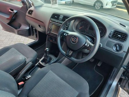 2022-Volkswagen-Polo-Vivo-14-Comfortline-5-dr_10