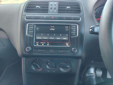 2022-Volkswagen-Polo-Vivo-14-Comfortline-5-dr_11